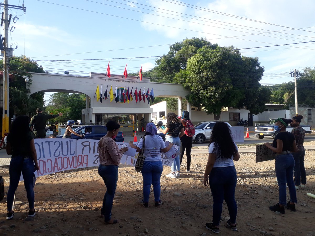 ACEU_Valledupar's tweet photo. Planton frente al batallón 'La Popa' contra la violencia estatal.

¡Las niñas no se violan, carajo! https://t.co/nKDOTFQbil