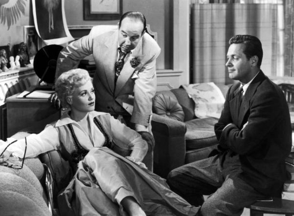 de sexos, en un duelo colosal entre Spencer Tracy y Khatarine Hepburn.La dirección de Cukor en “Born Yesterday” (1950) le permitió a Judy Holliday ganar el premio de la Academia a la Mejor actriz, por su interpretación de un papel que ya había interpretado en Broadway,