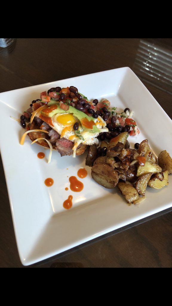 welsh_jarrett's tweet photo. Steak huevos ranchjeros topped  with homemade pico de Gallo, sunny side egg, black beans, avocado and cholula hot sauce and on the side is a chunky farmer’s potatoes with onions and garlic @circlingbackpod @shmerriman https://t.co/Yg4gNsKZXk