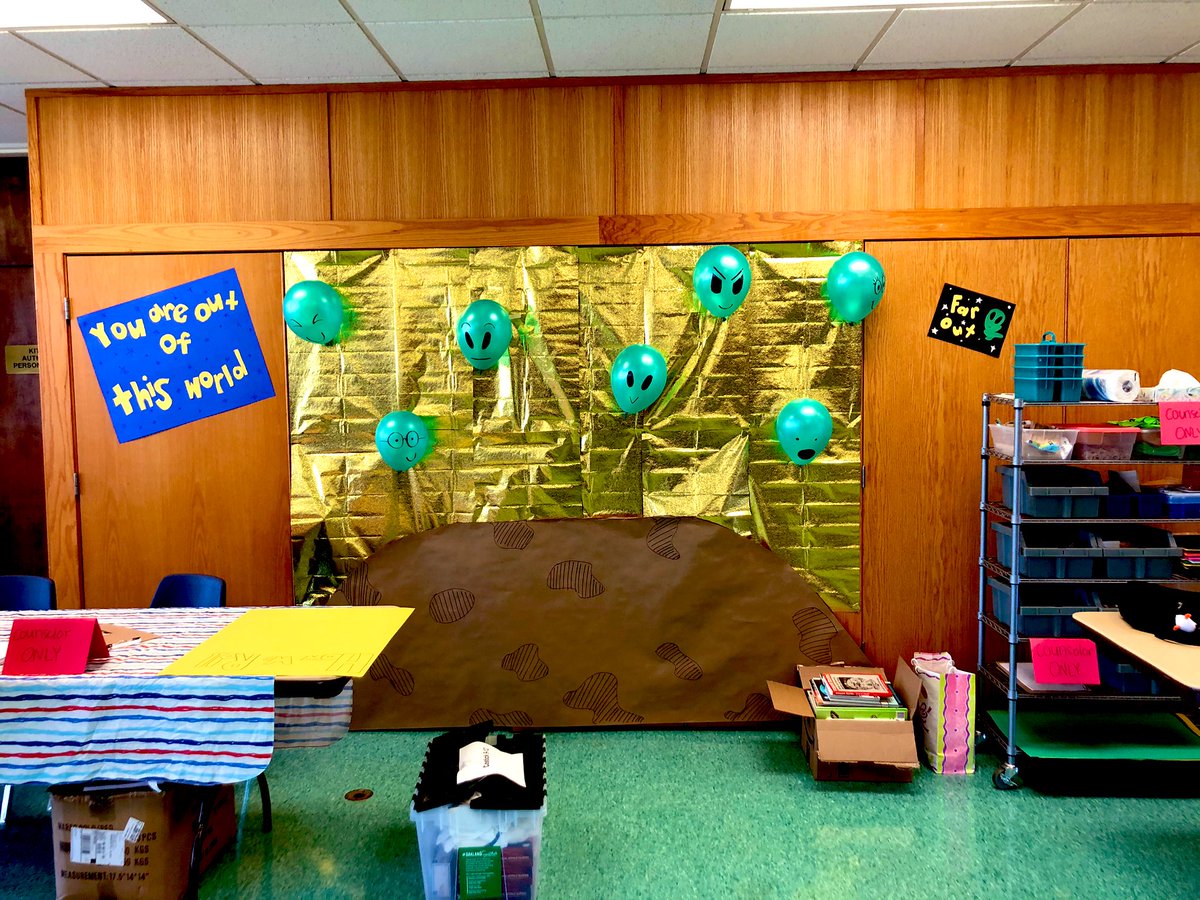 WestrateTeaches's tweet photo. Sooo: first day of summer camp was a blast!! 😎 Although we had to wear masks and stay 6-feet apart, we still played games inside and outside, explored Mars👽 on a virtual field trip, and met new friends.💓#OuterSpaceWeek #SummerCampCostick https://t.co/4CgsrDNl1i