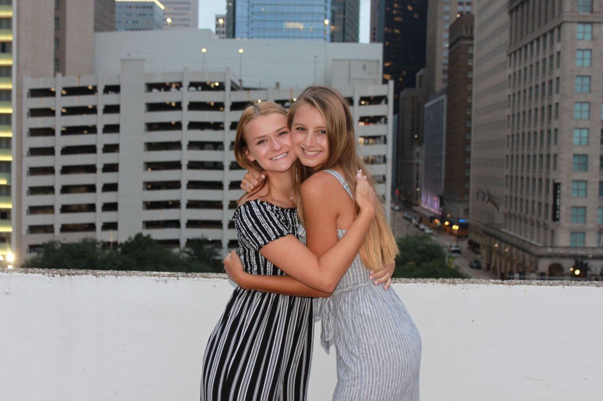 MeredithCurti18's tweet photo. photoshoot with my best friends>>> https://t.co/1cogUkG8T6