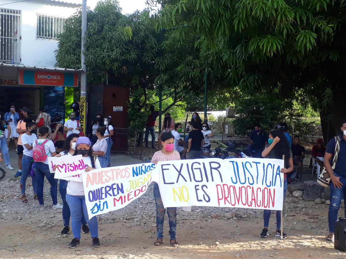 ACEU_Valledupar's tweet photo. Planton frente al batallón 'La Popa' contra la violencia estatal.

¡Las niñas no se violan, carajo! https://t.co/nKDOTFQbil
