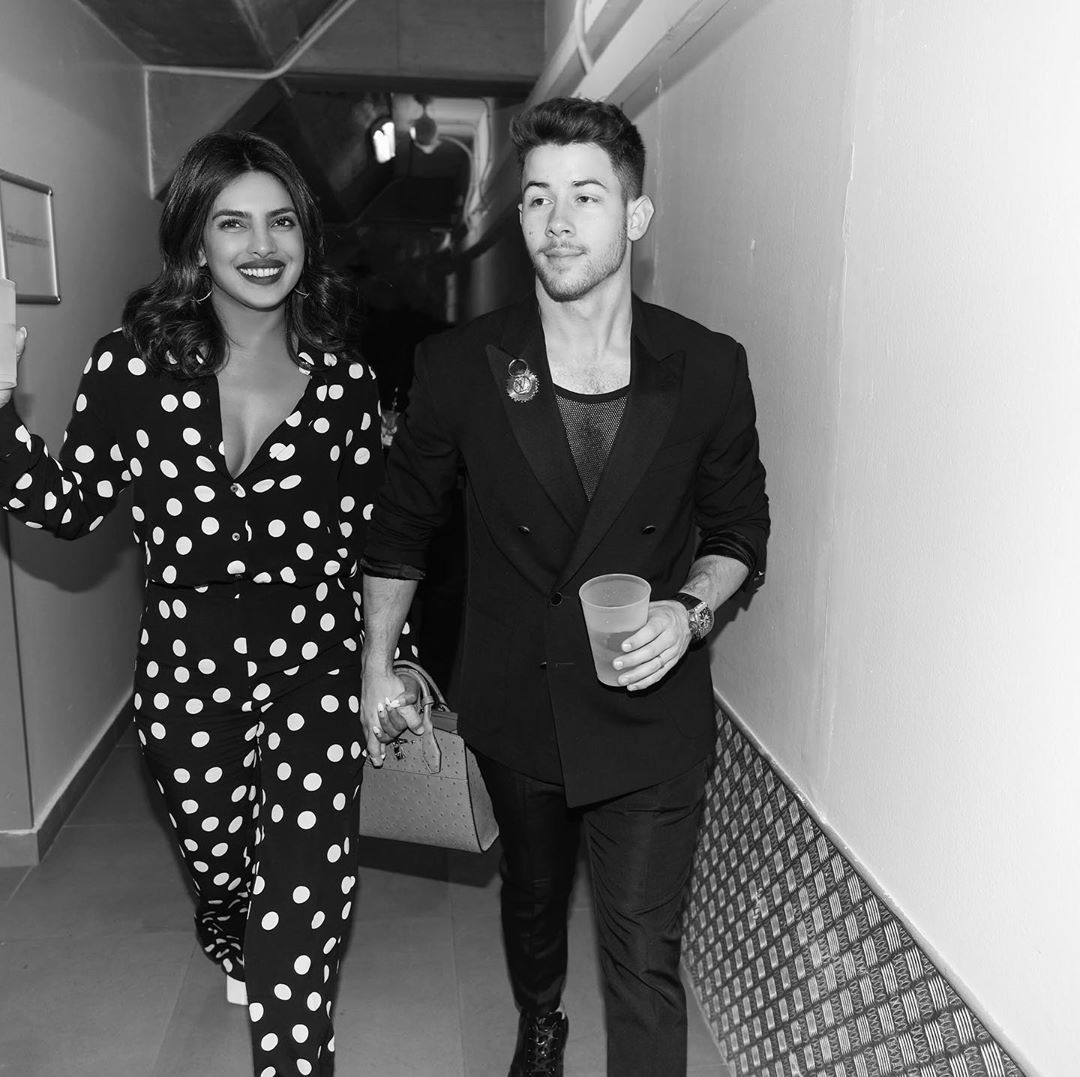 colorsphotos's tweet photo. Começando com o casal Prick!
📸 @nickjonas Via Instagram https://t.co/cGBZVi3kiD