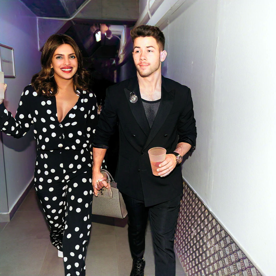 colorsphotos's tweet photo. Começando com o casal Prick!
📸 @nickjonas Via Instagram https://t.co/cGBZVi3kiD