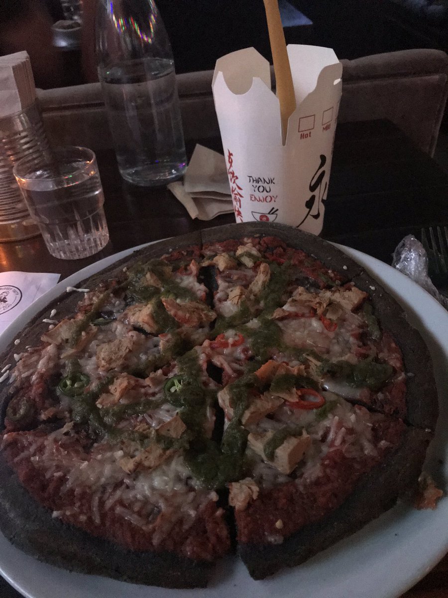 Ria_Fend's tweet photo. Blade at @lostboyspizza #lostboyscamden was awesome! 🧛🏻‍♂️ Vegan pizza &amp; ‘Only Noodles’ mocktails with chopsticks for straws 🥢 @mr_comics #blade #vegan #vampirepizza #camden https://t.co/NVo5mjaNYl