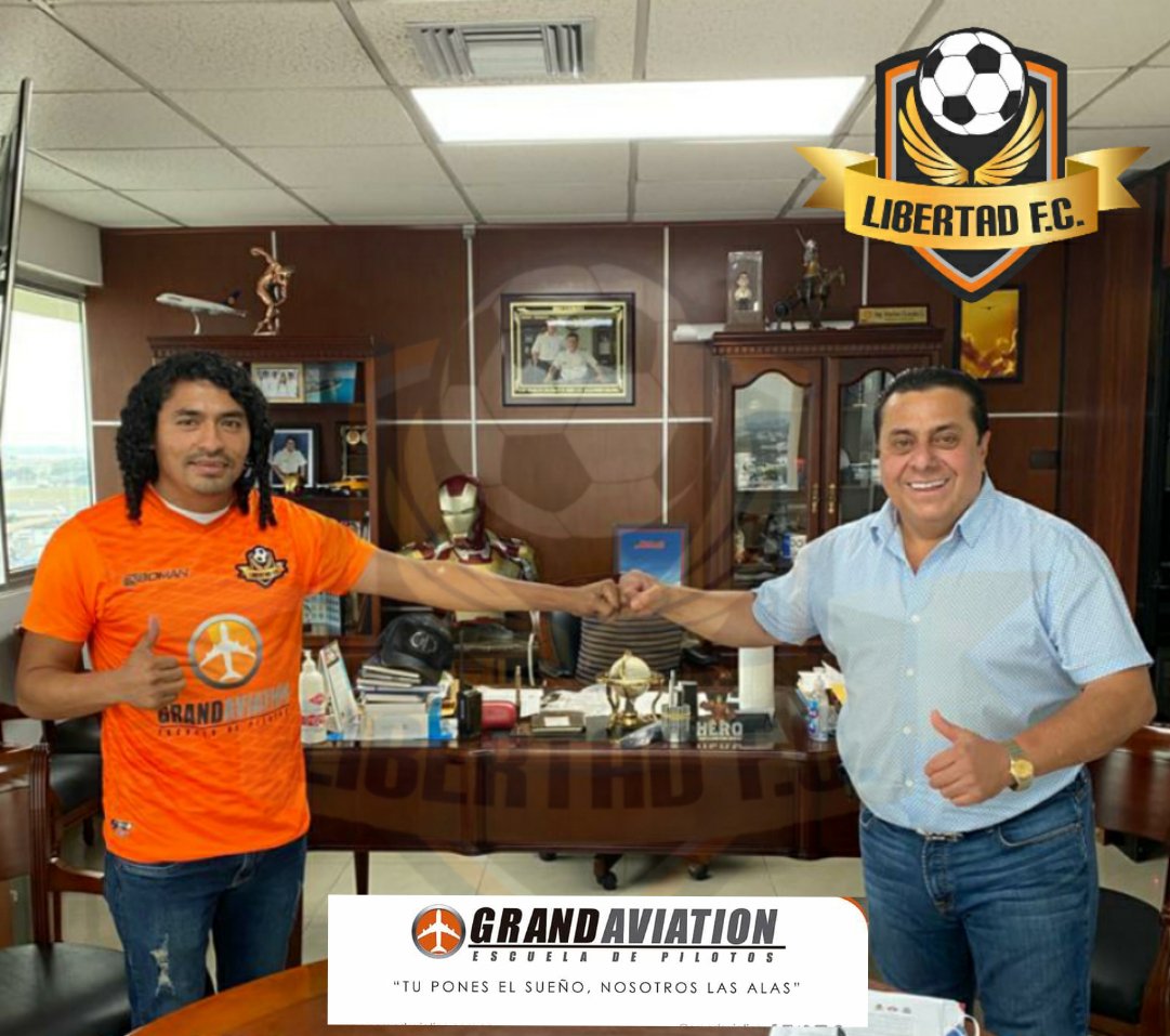 LIBERTADFUTBOLC's tweet photo. ¡NUEVO REFUERZO!

ALEX COLÓN ⚽️⚽️

Nuevo jugador de @LibertadFc0407
El día de hoy se llevó acabó la firma y presentación del jugador en las oficinas del club con nuestro presidente.
Ing.Marlon Granda. 
SOMOS.. LIBERTAD F.C https://t.co/MtbOIql3hu
