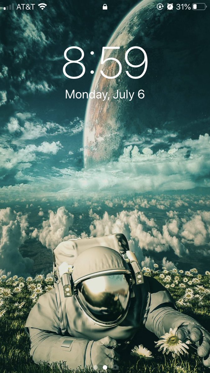 Topbatman's tweet photo. @TankussArt Changed my lock screen for the first time in years. Amazing work! https://t.co/vkoCqmRd47