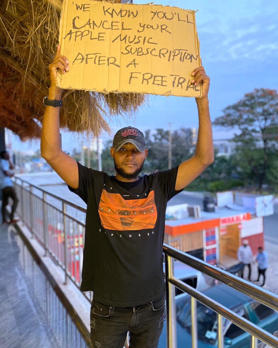 Kaka_Pebby's tweet image. Mwanangu Mzee wa Mabango, 
Kaka na BANGO jingine leo 

#iphoneuser😂