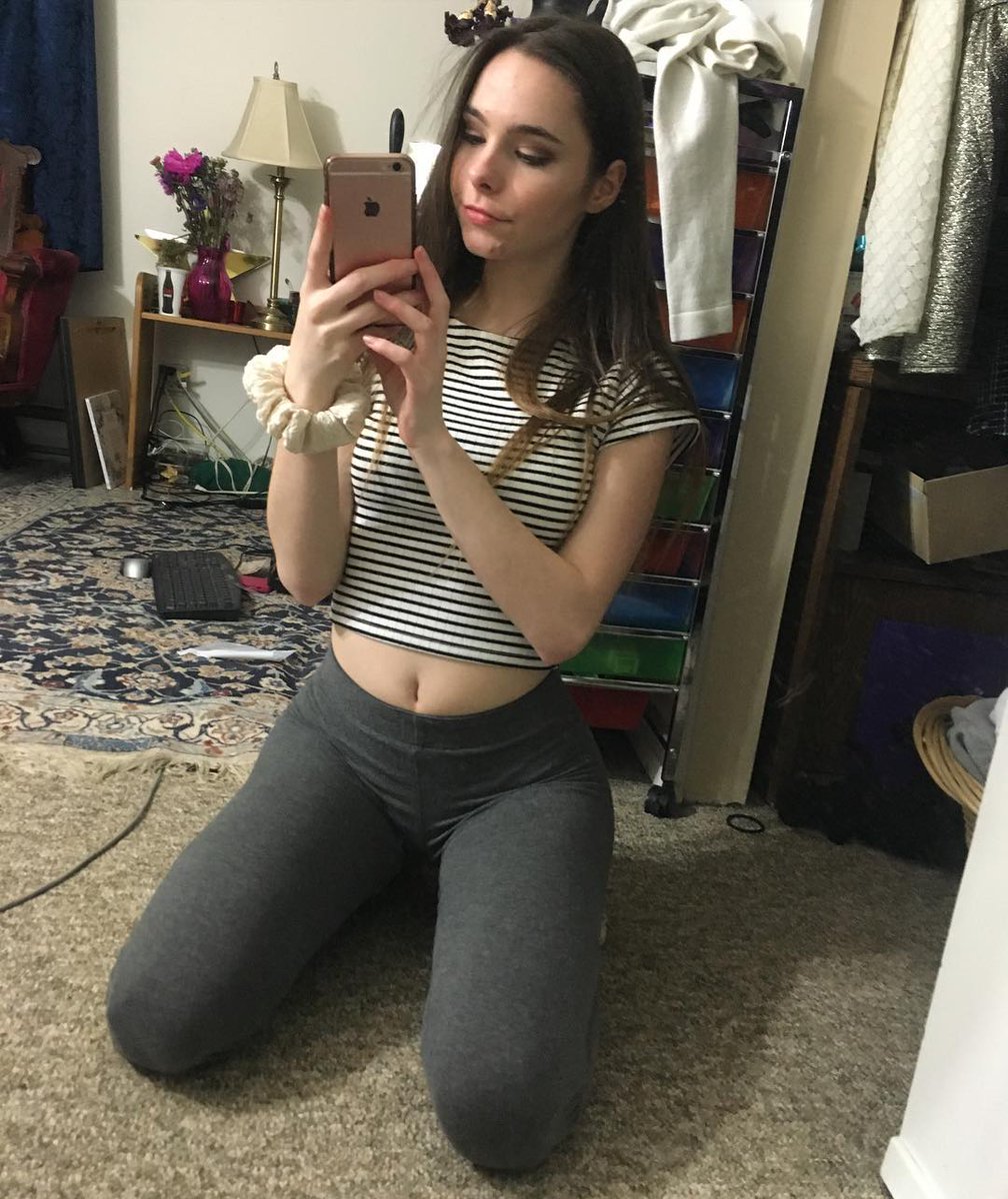 Kinneland's tweet photo. Será que les gustó 
#teenager #chicas #pretty #selfie https://t.co/G36OPVhQdy