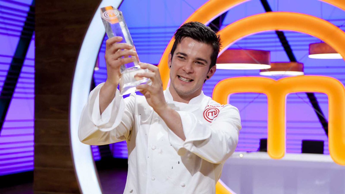 HaruPkr's tweet photo. EL MEJOR GANADOR DE TODOS LOS TIEMPOS, CARLITOS 💖 #MasterChef https://t.co/cf396c3kuc