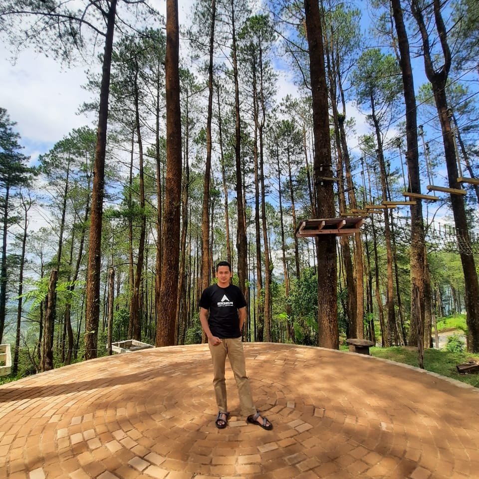 AzizolMaulana's tweet photo. Melewati tahun demi tahun, aku akan berjalan bersamamu;
di dalam hutan yang lebat menghijau, di pantai-pantai berpasir,
dan bila waktu kita di dunia sudah habis,
di surga kelak kau akan tetap menggandeng tanganku.

Sumber: The Promise https://t.co/zmfb7KjvtM