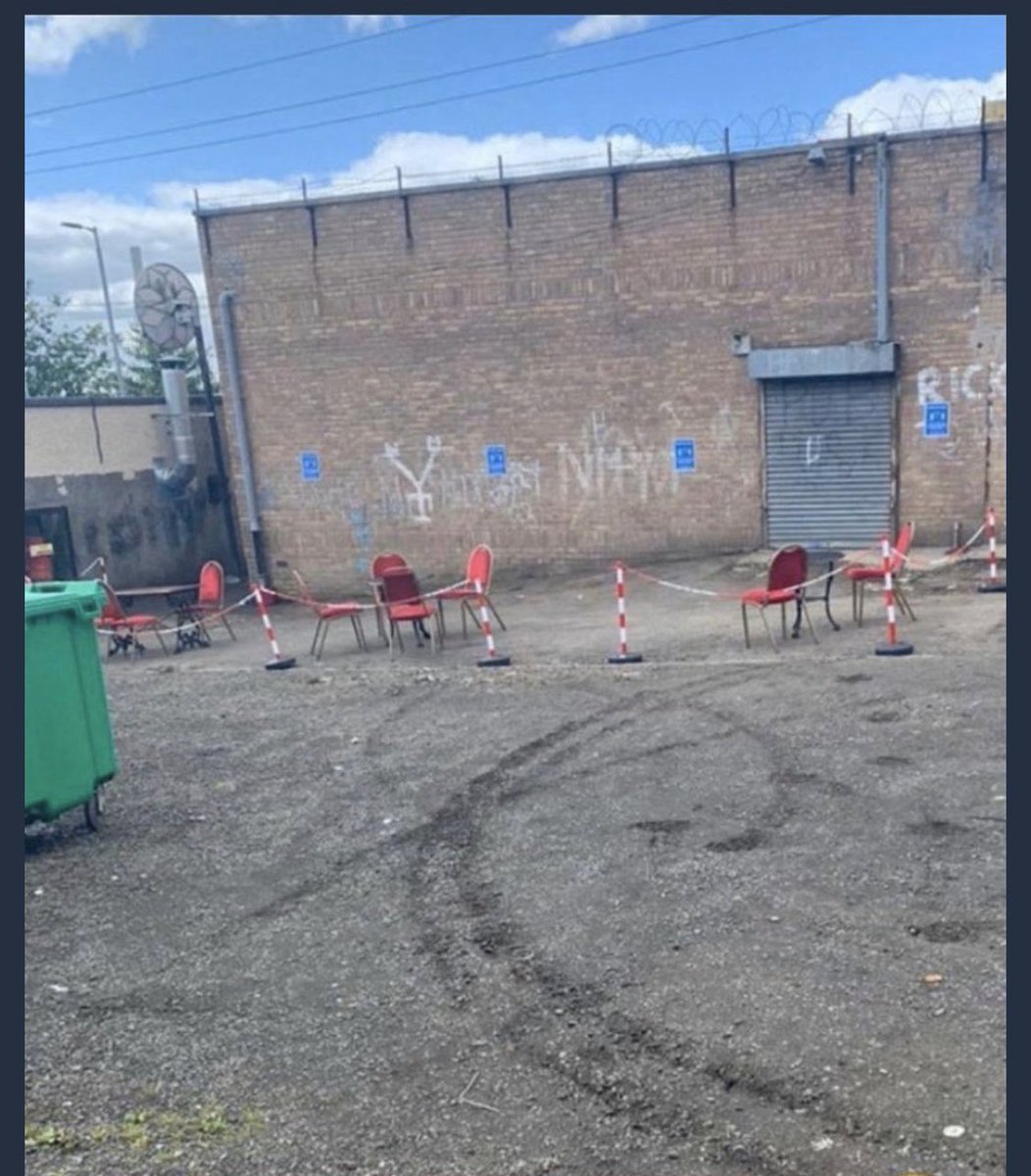 Matthewlaffert2's tweet image. Can’t beat the scheme #brassbutton #beergarden #northmotherwell #nmyt #upthejaws