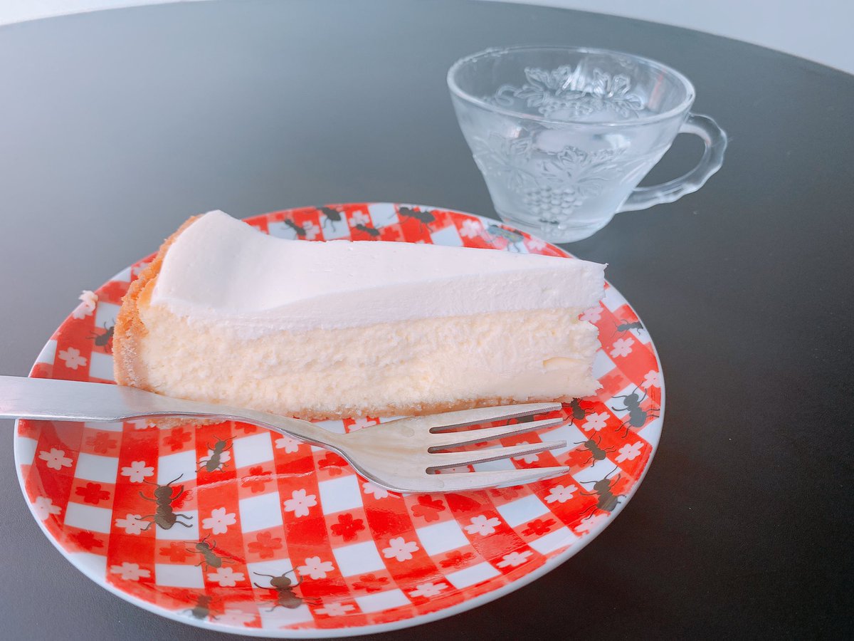 syyr1997's tweet photo. たまにはフィルムじゃない写真も。
創業30年続いてるハワイで可愛すぎるチーズケーキ屋さん。ずっと行こうって思っていたのに卒業間際まで行けなかったので最後に行けて良かった🍰
#キリトリセカイ
#ファインダー越しの私の世界
#photography
#ottocake
#写真好きな人と繫がりたい https://t.co/VxArF7pJ3v