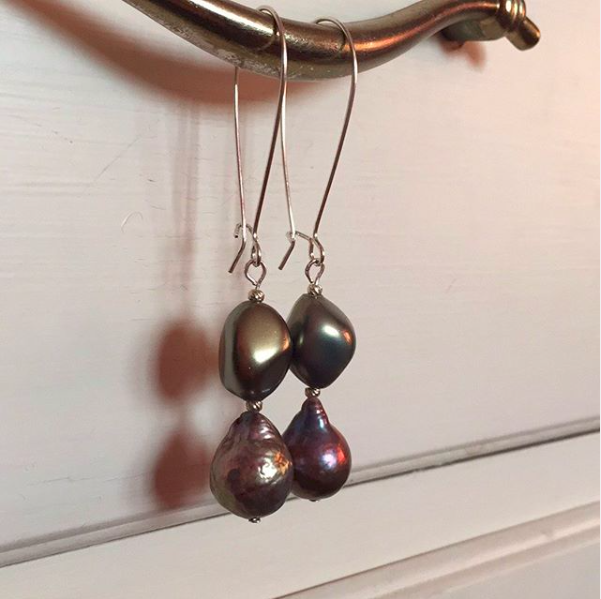 actionearrings's tweet photo. Tahitian and Baroque pearl drop earrings.

#jewelrydesigner #jewelrydesign #jewelryaddict #jewelrylover #jewelrymaking #jewelryoftheday #jewelrylovers #jewelrymaker #jewelrybox #jewelrylove #jewelryart #jewelrytrends #jewelryporn #jewelryartist #earrings https://t.co/xNU3mCB8n1