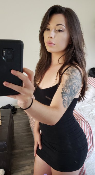 Been working out a little more lately. think its paying off.. :) click to expand and see my booty :D