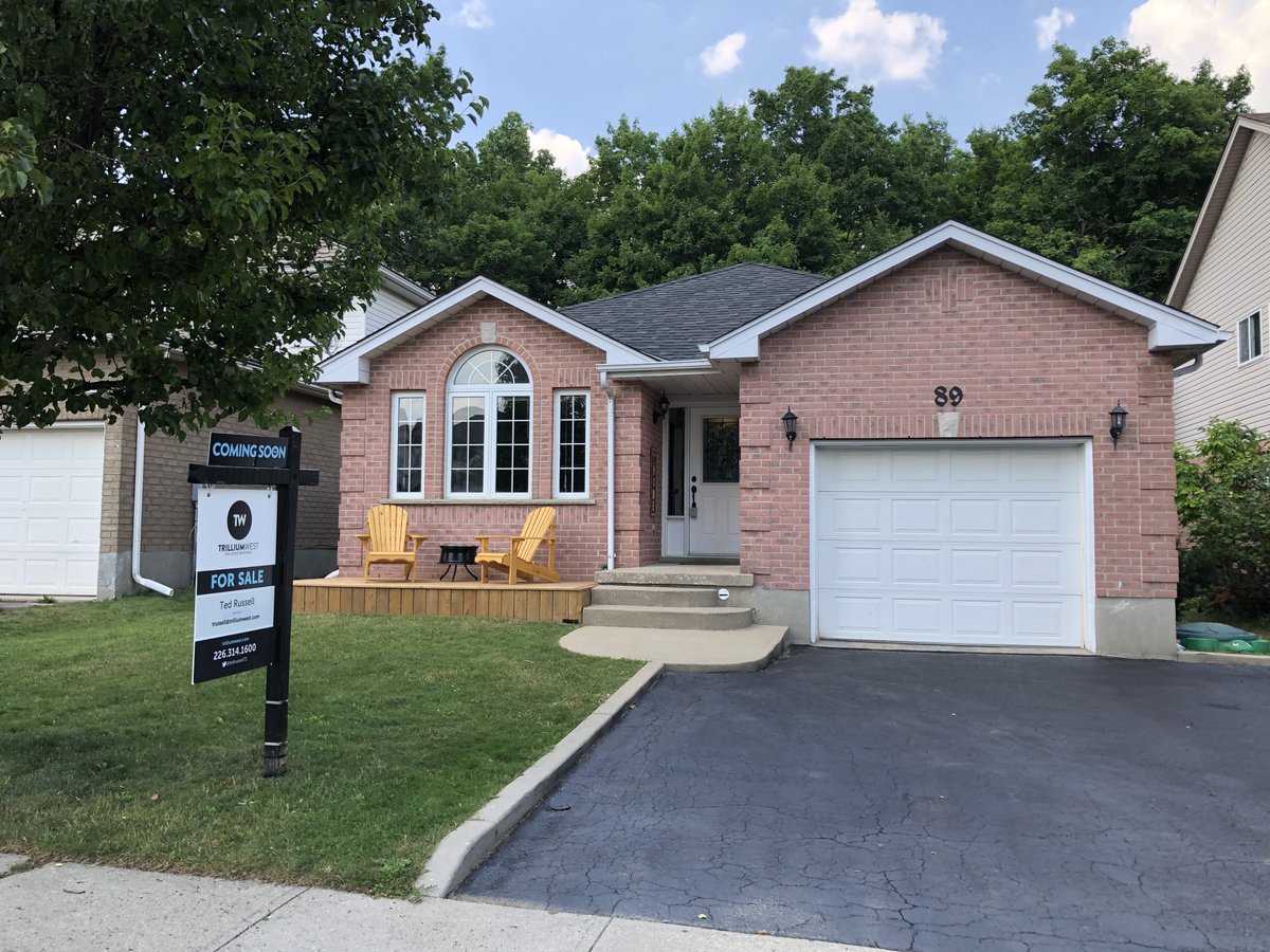 Hitting the market this week, awesome 4 bedroom 3 bathroom backsplit in Hespeler with NO REAR NEIGHBOURS!  This one is a commuters dream!  Stay tuned for more info!! #familyhome #401access #Cambridge