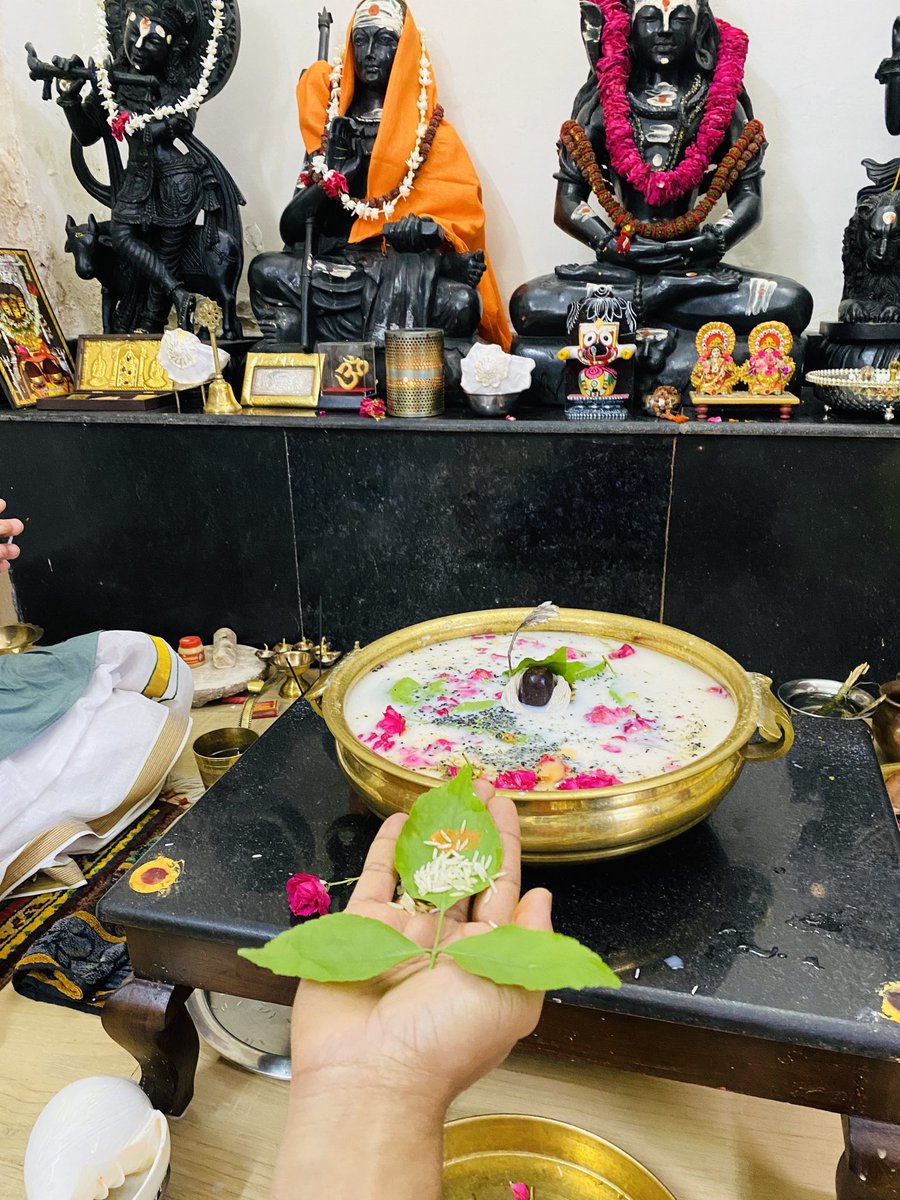 sambitswaraj's tweet photo. नागेंद्रहाराय त्रिलोचनाय भस्मांग रागाय महेश्वराय। 
नित्याय शुद्धाय दिगंबराय तस्मै न काराय नमः शिवायः॥
हर हर महादेव शंभो।। https://t.co/MMu0vVCEXi