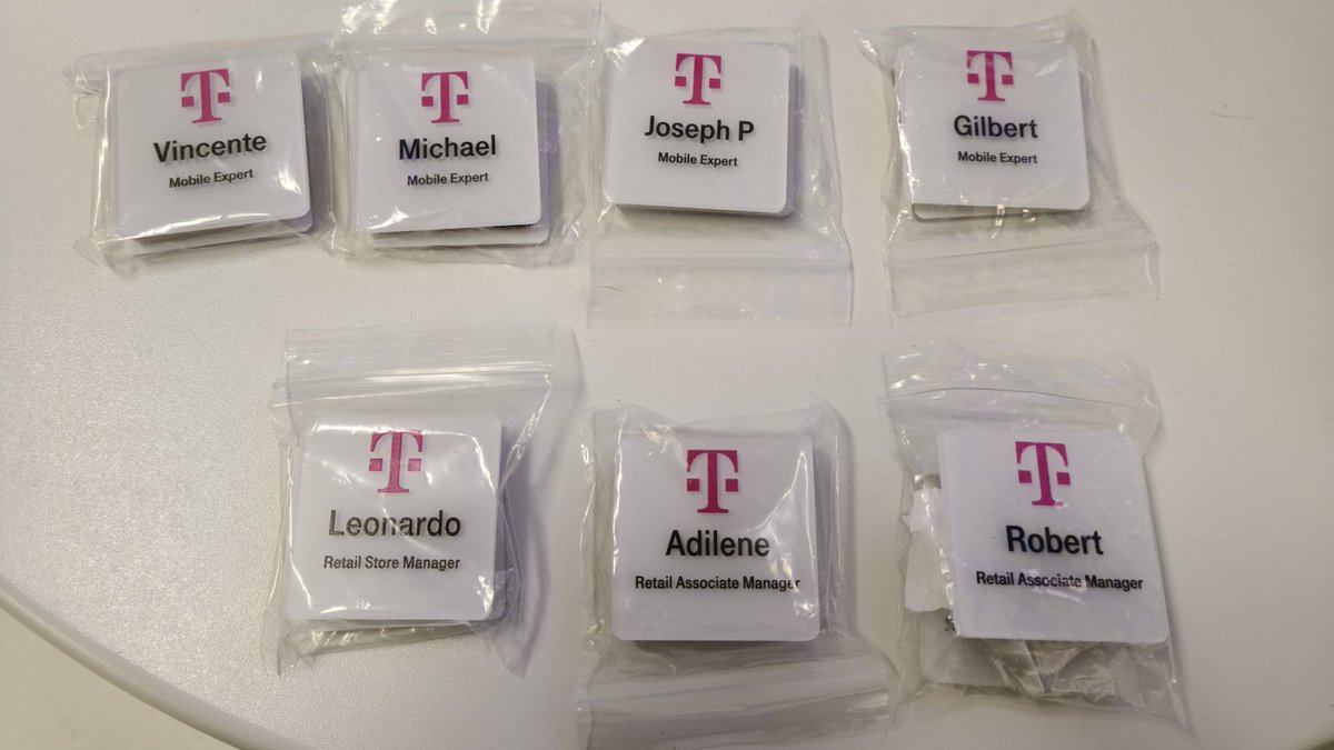 Leo_PalmDesert's tweet photo. New Nametags!!! Looking sweet!!! #NewTmobile #NewNametags https://t.co/DVur4jtOFy