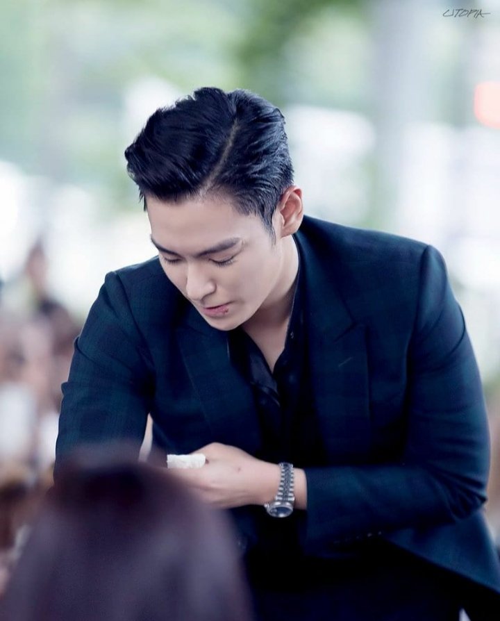 MarielBarreto7's tweet photo. Aún recuerdo la felicidad de ese gran día 👻💕
#LetsMeetAgainTOP
#choiseunghyun #choiseunghyuntttop #topbigbang #TOP #bigbang #tttop https://t.co/kHwIt91OpN