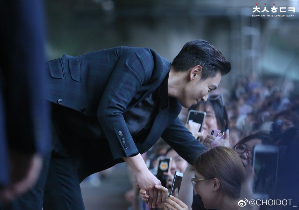 BeEBeE_VIP's tweet photo. 1ปีแล้วที่พี่ออกจากกรม คิดถึงจังเลยค่ะคิดถึงเสียงเเร๊พของพี่ คิดถึงพี่เวลายืนอยู่บนเวที #LetsMeetAgainTOP https://t.co/uHrpuxbXEL