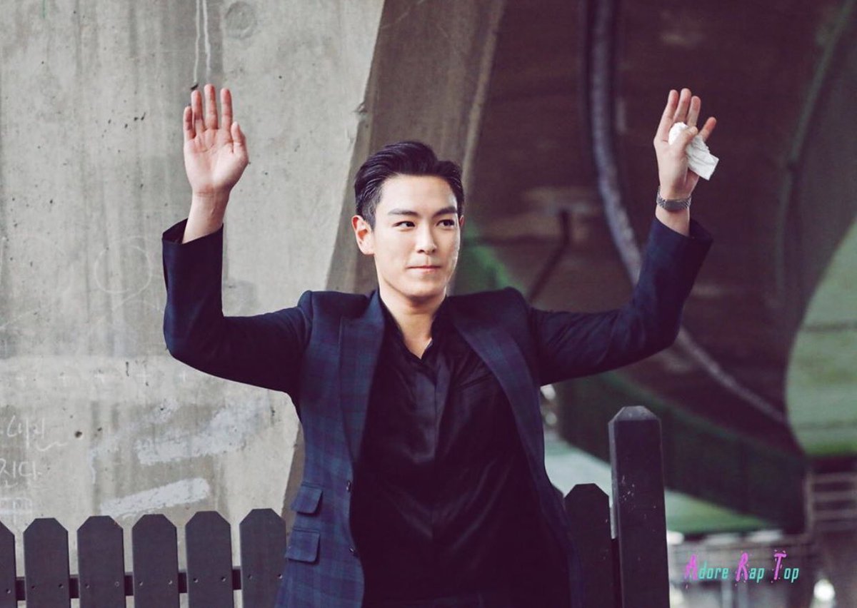 BeEBeE_VIP's tweet photo. 1ปีแล้วที่พี่ออกจากกรม คิดถึงจังเลยค่ะคิดถึงเสียงเเร๊พของพี่ คิดถึงพี่เวลายืนอยู่บนเวที #LetsMeetAgainTOP https://t.co/uHrpuxbXEL