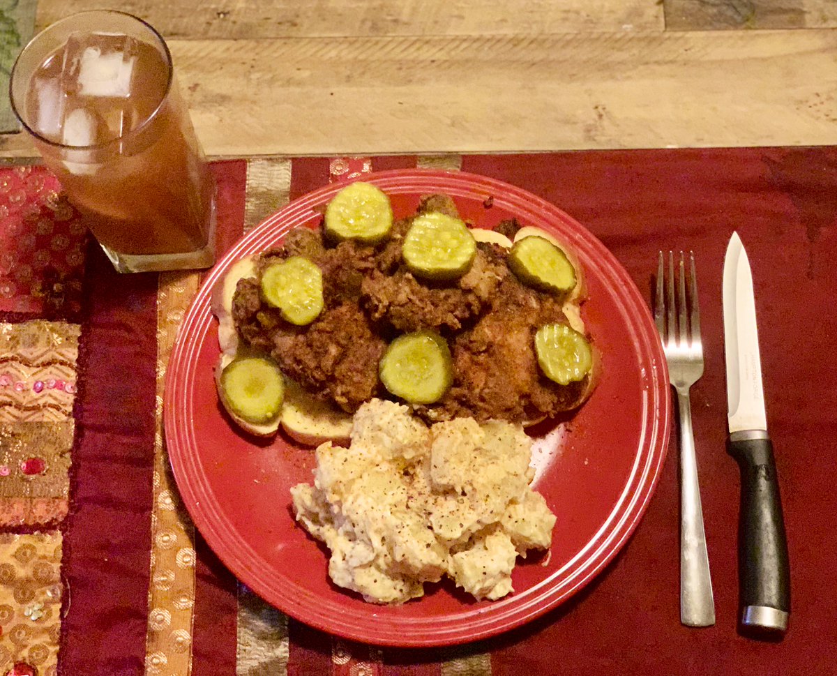 JonsFeasts's tweet photo. Nashville Hot #Chicken and #FriedChicken Livers in honor of #NationalFriedChickenDay! Plus @stewleonards Arnold Palmer to wash it down. #Yum! π€€
#forkyeah #foodporn #foodie #nomnom #feast #cooking #homemade #dinner #delicious #foodgasm #JonsMoveableFeasts @thekitchn #eeeeeats https://t.co/AttA9WrkO3