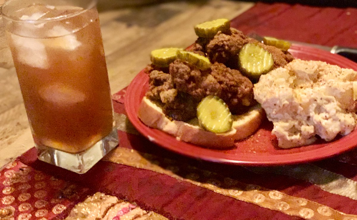 JonsFeasts's tweet photo. Nashville Hot #Chicken and #FriedChicken Livers in honor of #NationalFriedChickenDay! Plus @stewleonards Arnold Palmer to wash it down. #Yum! π€€
#forkyeah #foodporn #foodie #nomnom #feast #cooking #homemade #dinner #delicious #foodgasm #JonsMoveableFeasts @thekitchn #eeeeeats https://t.co/AttA9WrkO3