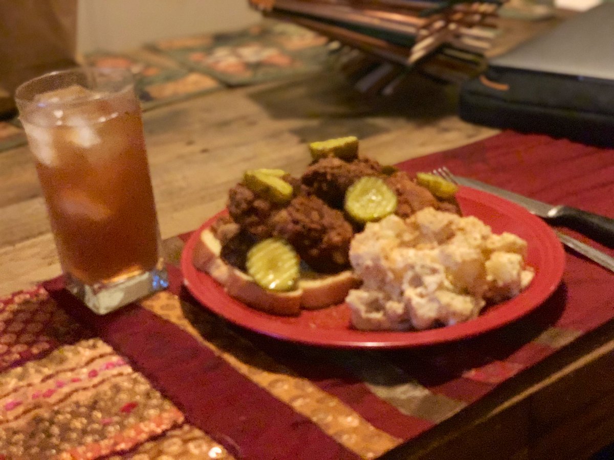 JonsFeasts's tweet photo. Nashville Hot #Chicken and #FriedChicken Livers in honor of #NationalFriedChickenDay! Plus @stewleonards Arnold Palmer to wash it down. #Yum! π€€
#forkyeah #foodporn #foodie #nomnom #feast #cooking #homemade #dinner #delicious #foodgasm #JonsMoveableFeasts @thekitchn #eeeeeats https://t.co/AttA9WrkO3