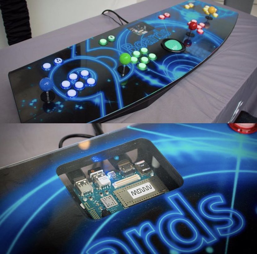 fixxxxxxer's tweet photo. #OpenSource Arcade, featuring... @96Boards @Qualcomm #DragonBoard410c running #retropi 🤩
#Linux #Tux showing us the shiney tech! As seen during @makerfaire 2018 #throwback
cc: @ArmSoftwareDev https://t.co/Ki7JldsDSV