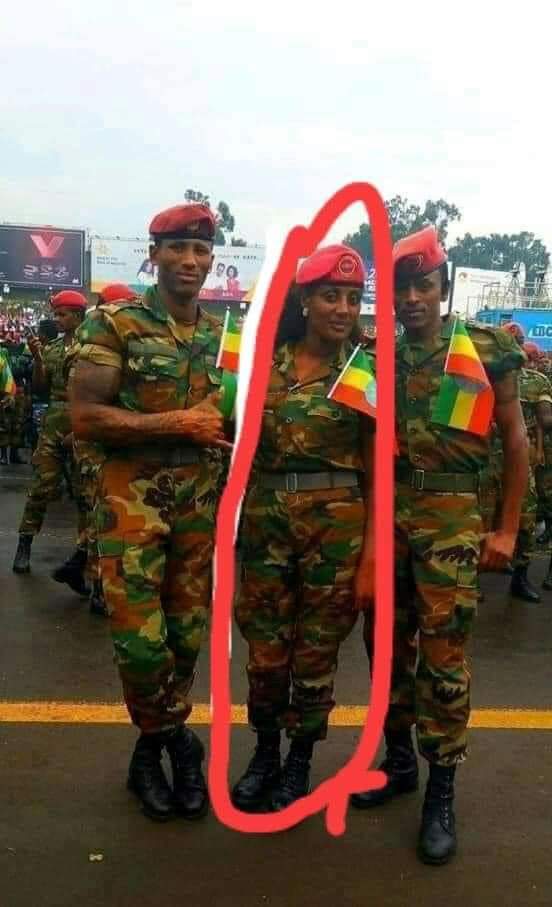Gulallee's tweet photo. They are a solidat in Ethiophia and their are a criminal because their killed ethiophian singing Hacaalu Hundessaa in 2020 years,with abi Ahmed is a diktater in East Afrika https://t.co/zmMjOez3dp