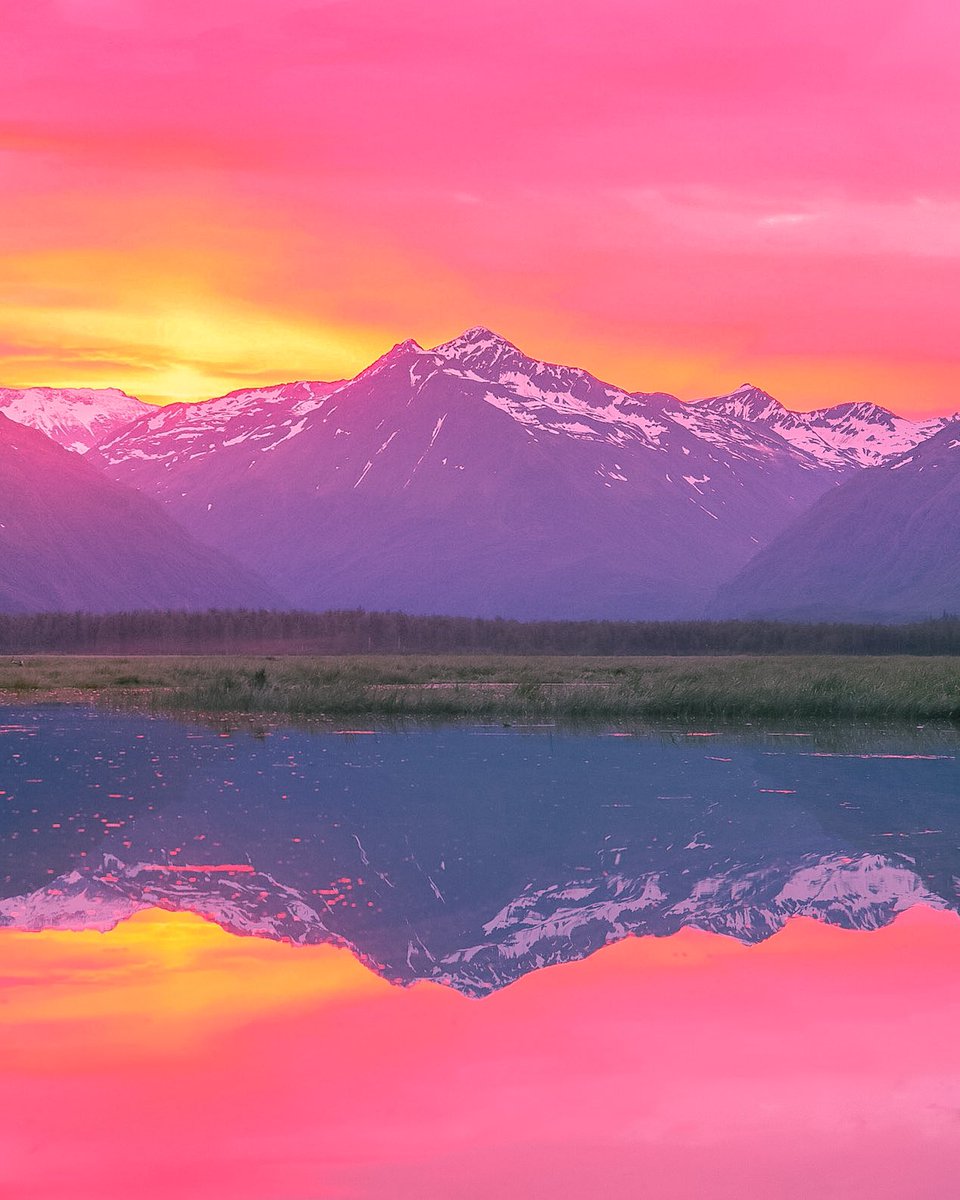 CAMPROBBER_'s tweet photo. 4am sunrise in Valdez. Taken just a few moments apart. https://t.co/flGs2Wq8Zv