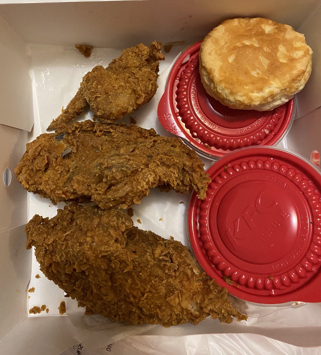 RealBabyGrandma's tweet photo. What I asked for: two legs and a thigh.
What I got: two breasts and a wing. Smh really? This is what I paid $9 for? @kfc https://t.co/iogASoDh9N