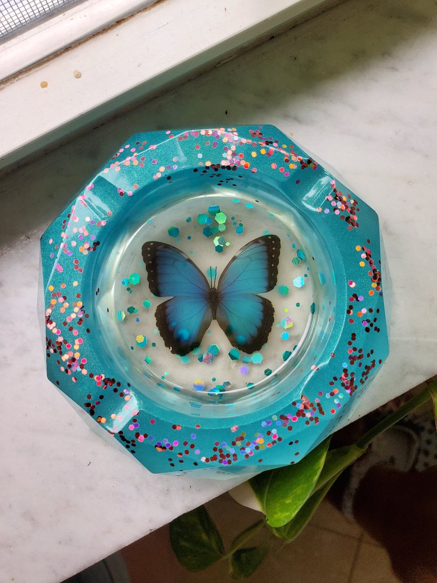funkywallfl0wer's tweet photo. You're my butterfly, sugar, baby...🦋
#ashtray #resinart #butterfly #blue #pink #smoke #stonerbabe #cottoncandy #hippie #aesthetic #trippy #psychedelic #nasa #legalizeit #girly #pretty #love https://t.co/aSV6yBOUG2