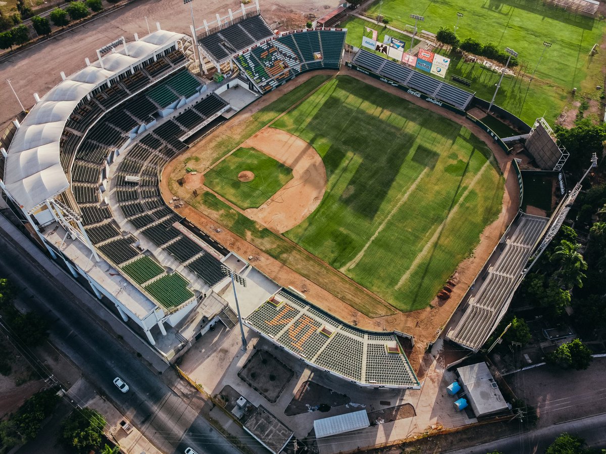 AxlBg's tweet photo. Fotografía panorámica del Estadio de beisbol Emilio Ibarra Almada, casa de los Cañeros de Los Mochis y el popular Cerro de la Memoria, dos íconos en ésta ciudad. ⚾🏞️
#lmp @MXESTADIOS @verdesxsiempre
RT si has estado en alguno de éstos dos lugares. https://t.co/mJED77JnC8