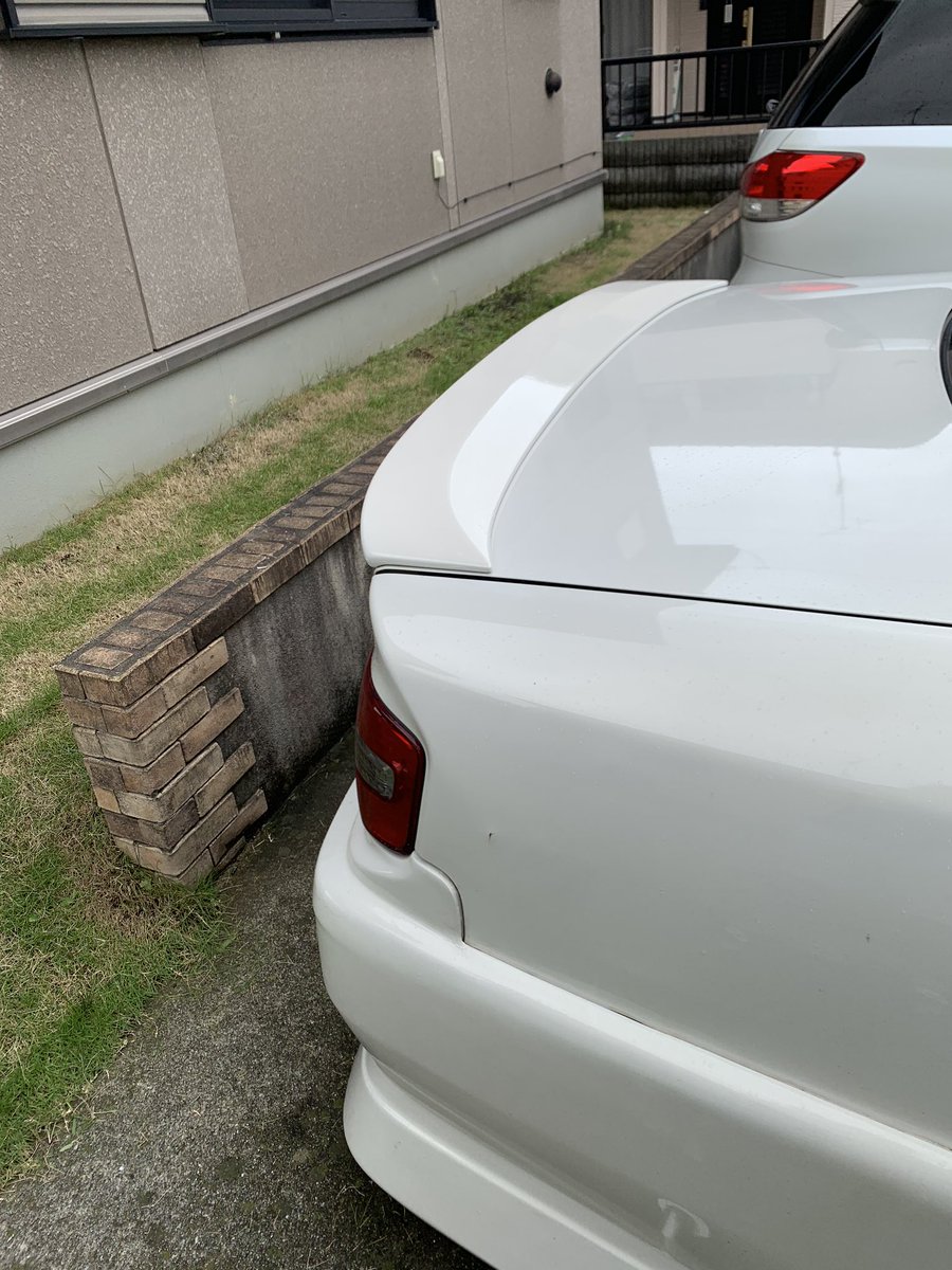 RoxastourerV's tweet photo. #highworks #トランクスポイラー
#JZX100
ハイワークスさんのトランクスポイラー
チリめっちゃ良くて浮きとか無いし
穴埋めいらんという素晴らしさ
デザインも🙆🏻👌✨
塗装してやっとつけました!
(缶スプレー) https://t.co/1bNcewjfUn