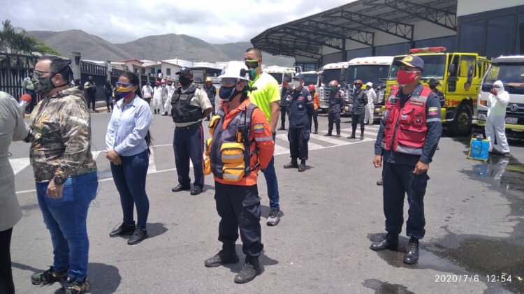 SistemaCarabobo's tweet photo. Jornada Nacional de Desinfección #MunicipioPtoCabello Inmuebles 1043, Vehículos 254, Comercios 09, Personas beneficiadas 3502, Conversatorios 08, Personas socializadas 45 #GestiondeRiesgo #CEFOSIEM #BomberosMunicipales #IAMPROAM #BarrioNuevoTricolor #PoliciaMunicipal https://t.co/8UDKcgXHda