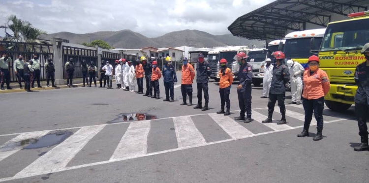 SistemaCarabobo's tweet photo. Jornada Nacional de Desinfección #MunicipioPtoCabello Inmuebles 1043, Vehículos 254, Comercios 09, Personas beneficiadas 3502, Conversatorios 08, Personas socializadas 45 #GestiondeRiesgo #CEFOSIEM #BomberosMunicipales #IAMPROAM #BarrioNuevoTricolor #PoliciaMunicipal https://t.co/8UDKcgXHda