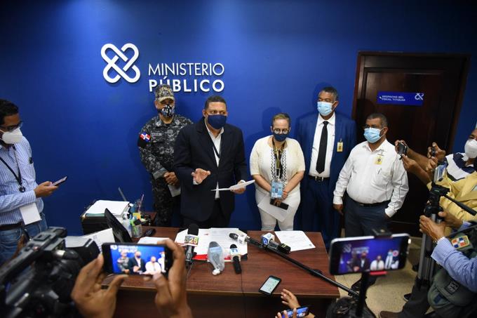 #LaRepúblicaLD | ¿Cómo se orquestó la trama para el robo de los RD$37 MM de la Junta Electoral de Santiago? https://t.co/f6J9Xx5vdd #ListínDiario https://t.co/9GmXgC5XKz