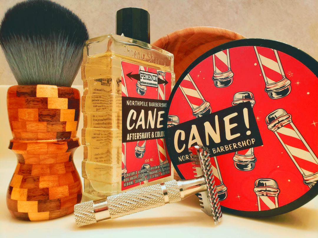 LettuceRemember's tweet photo. #ChristmasInJuly #MentholMonday #SOTD with "Cane!" Shaving Soap &amp; Aftershave and the original Phoenix DOC Safety Razor by Phoenix Shaving @Phoenix_Shaving ~ Bowl &amp; brush by Colorado Razor Designs #WetShaving #Shaving #Razors #ArtisanSoap https://t.co/7Eo9dK1pZr