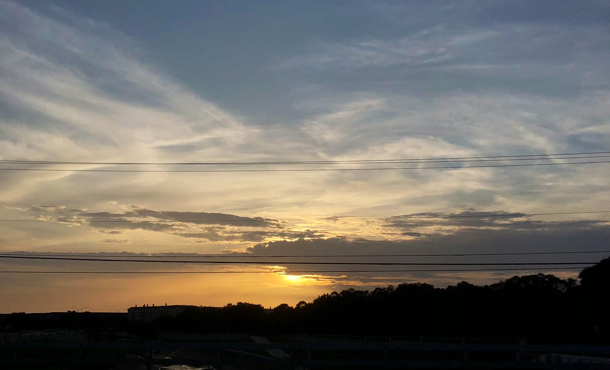 AmeliaKhoei's tweet photo. My moment of daily peace is sitting on the steps outside of my apartment post-run, enjoying the breeze and sunset π Important to find our moments #FitForTheFrontline https://t.co/mQMcGfF0PY