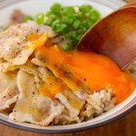 ほうじ茶で炊き上げることで香ばしく？!豚バラ肉+ほうじ茶+お米の絶品レシピ!