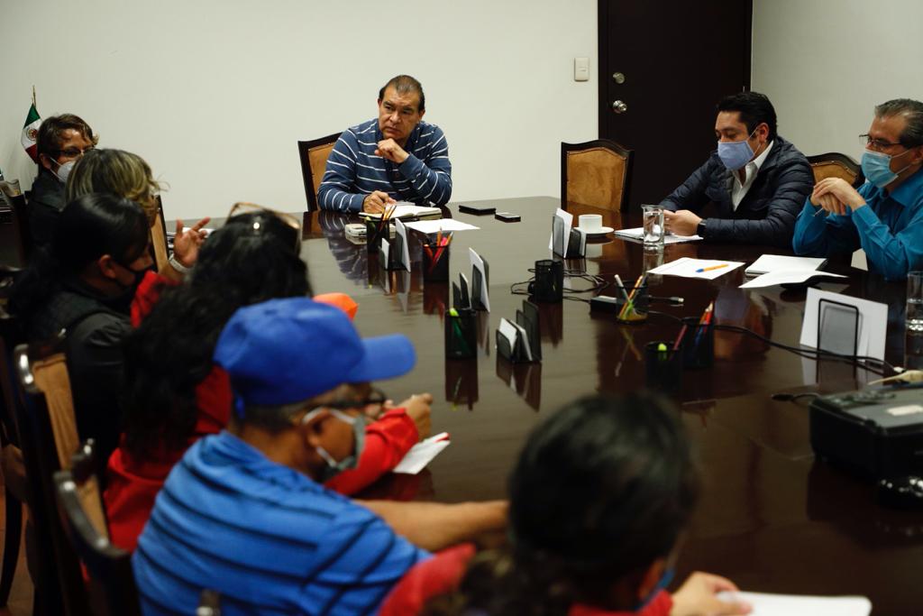 SSalud_mx's tweet image. En reunión con mamás y papás de niñas(os) con cáncer, autoridades de @SSalud_mx y de @Hacienda_Mexico se comprometieron a revisar la distribución de medicamentos oncológicos.