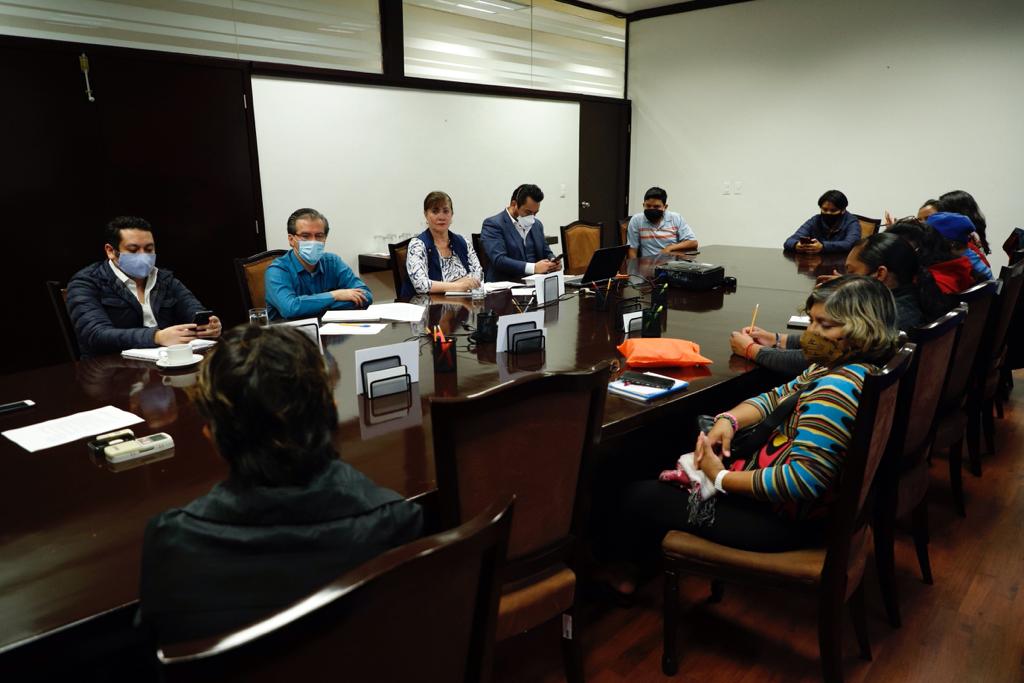 SSalud_mx's tweet image. En reunión con mamás y papás de niñas(os) con cáncer, autoridades de @SSalud_mx y de @Hacienda_Mexico se comprometieron a revisar la distribución de medicamentos oncológicos.