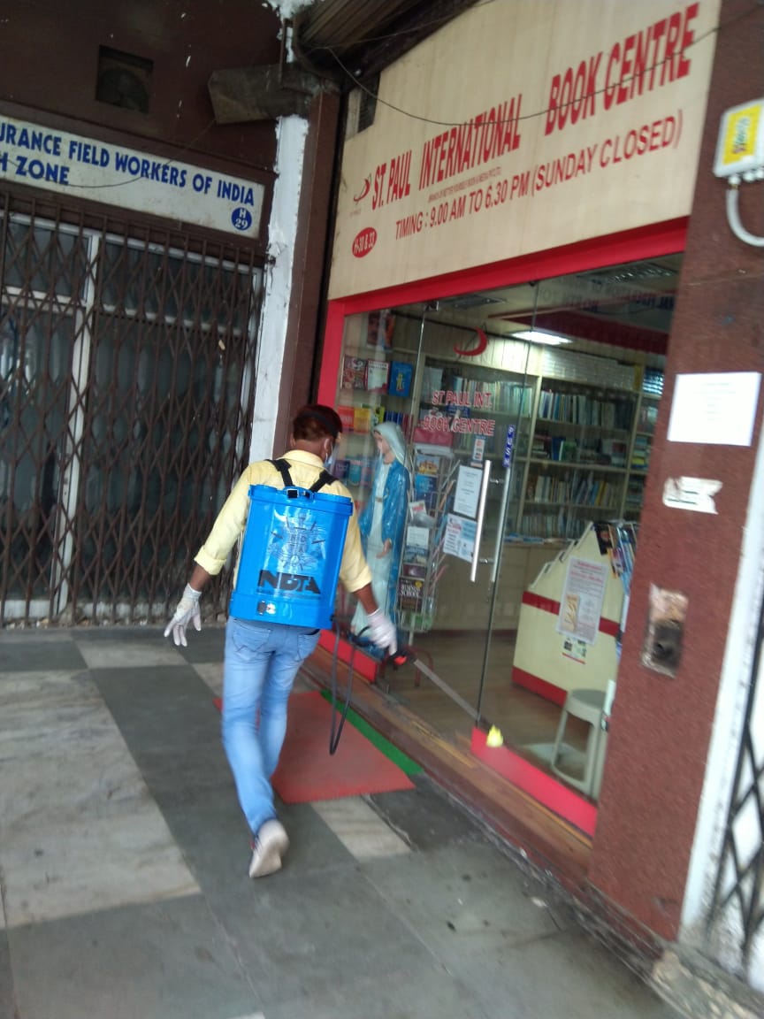 NDTAofficial's tweet photo. Connaught Place Sanitization drive by NDTA on 6/7/2020 covering Regal,Rivoli,Entire Outer circle blocks & Radials
#CleanCP
#GermfreeCP
@tweetndmc
@ArvindKejriwal
@M_Lekhi
@LtGovDelhi
@SandhyaTimes4u
@htTweets
@ANI
@timesofindia
@journo_vibha
@DCPNewDelhi
@DMNewDelhi https://t.co/8PHQrN1TxI