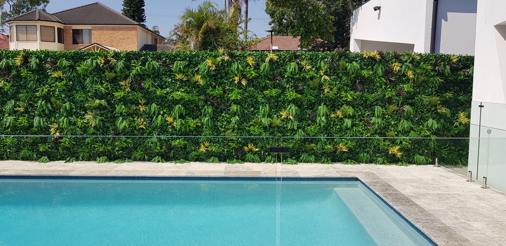 evergreenwalls's tweet image. Greenery is the perfect addition to residential and commercial pool areas! Create the perfect place to relax and unwind by adding some welcoming greenery to your outdoor space with our UV rated green panels. 🌳

#outdoorgreenwall #artificialgreenwall #poolfeaturewall #greenwall