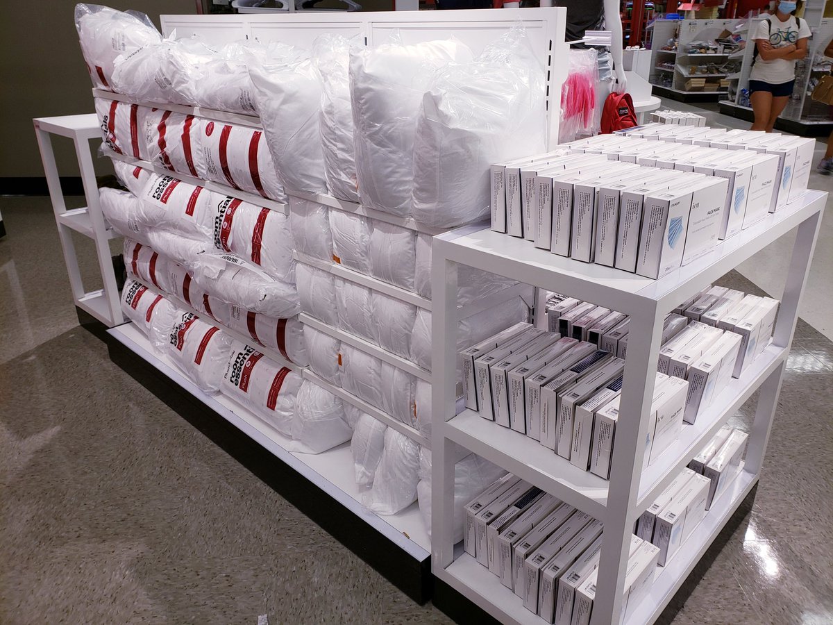 Made a new statement in CB1 and got almost 300 units out of the back. #justanotherMonday #UDFlyers #BacktoCollege @DES_TGT <a href="/sarah_hunsucker/">Sarah Hunsucker</a> @I_Tob26