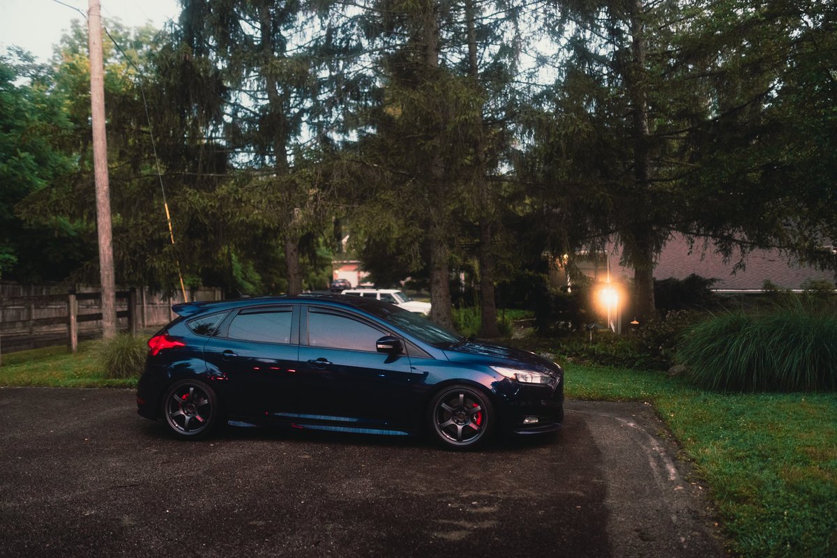 So I’m not in stocks anymore 🙃still need to go out and get real photos. 
#rayswheels #focusst #fortuneauto
