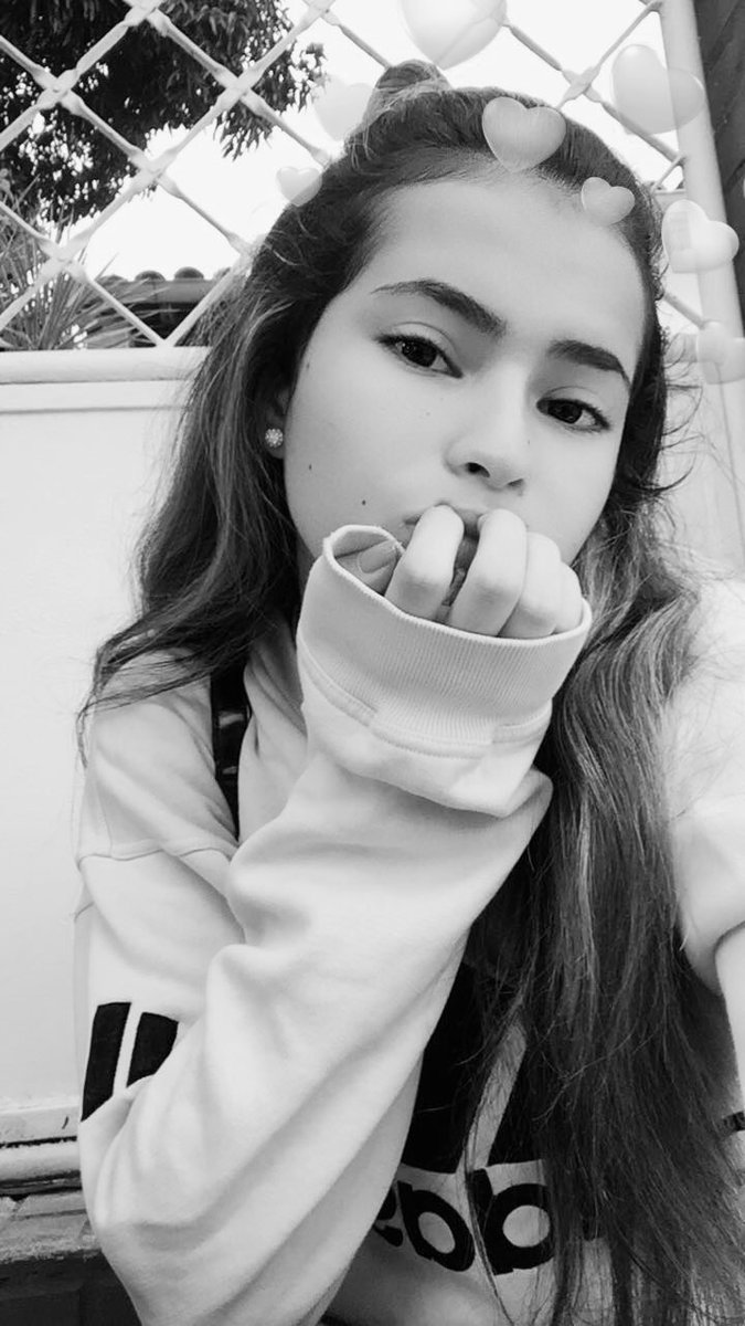 hearttbeatseven's tweet photo. I already did it on my personal account, but it doesn't hurt to do it here, right?

I couldn't do the same but something is something ✋🏻🥺🤍
#ARMYSelcaDay #AYSD @BTS_twt https://t.co/5s75JxGLtV