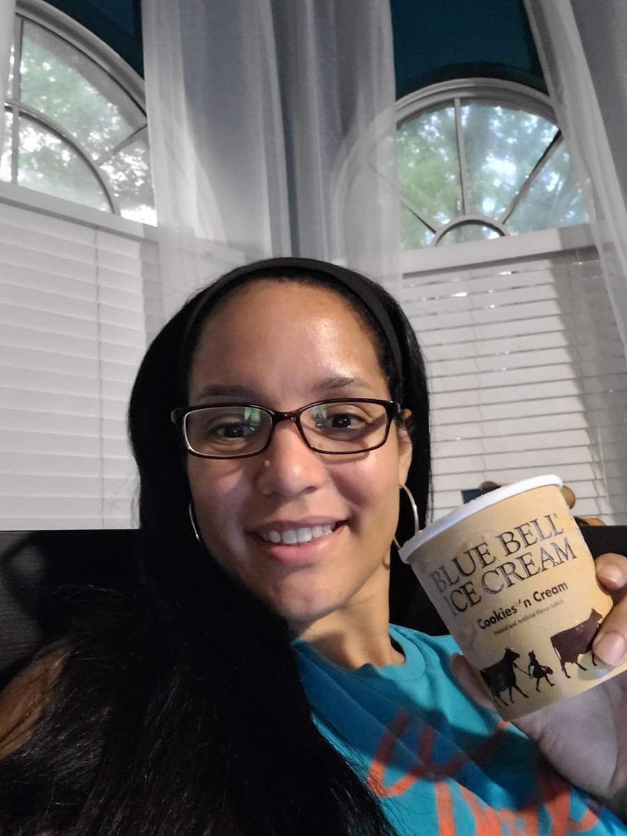 LiteracyBarista's tweet photo. #Tardytweet I enjoyed this ice cream challenge way too much!! #EarlyLiteracyGISD #summerselfiechallenge https://t.co/KnPNNK11Yu