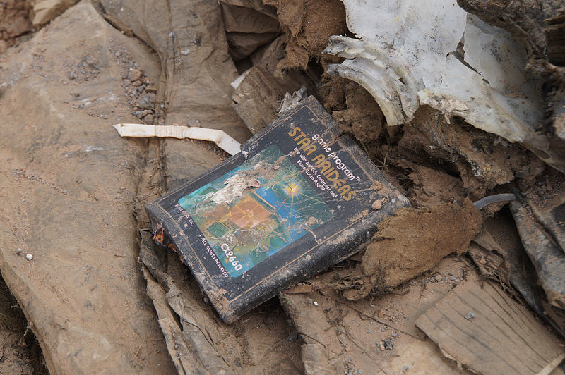 NESGamerGirl's tweet photo. Atari E.T. Landfill Dig in Alamogordo, New Mexico
#Atari #Landfill #ETdig #dump #AtariLandfill #Alamogordo #NewMexico #Atari2600 #1980s #RetroGaming https://t.co/Ke3NrW4MiD